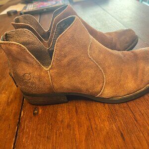 Born Suede Booties, Fits like size 7 (but says 8.5 on tag)